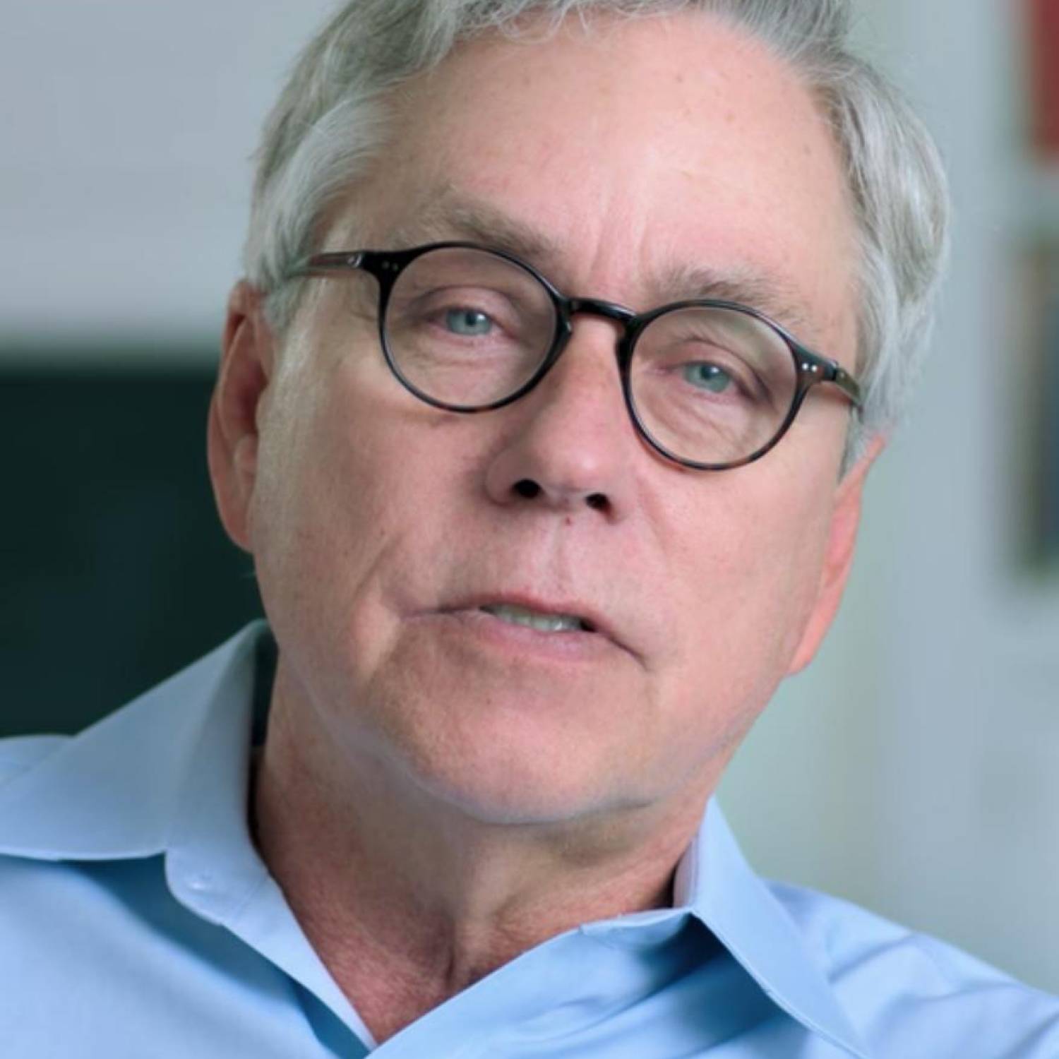 Carl Hiaasen photo