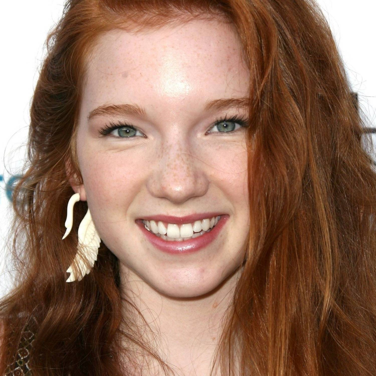 Annalise Basso photo