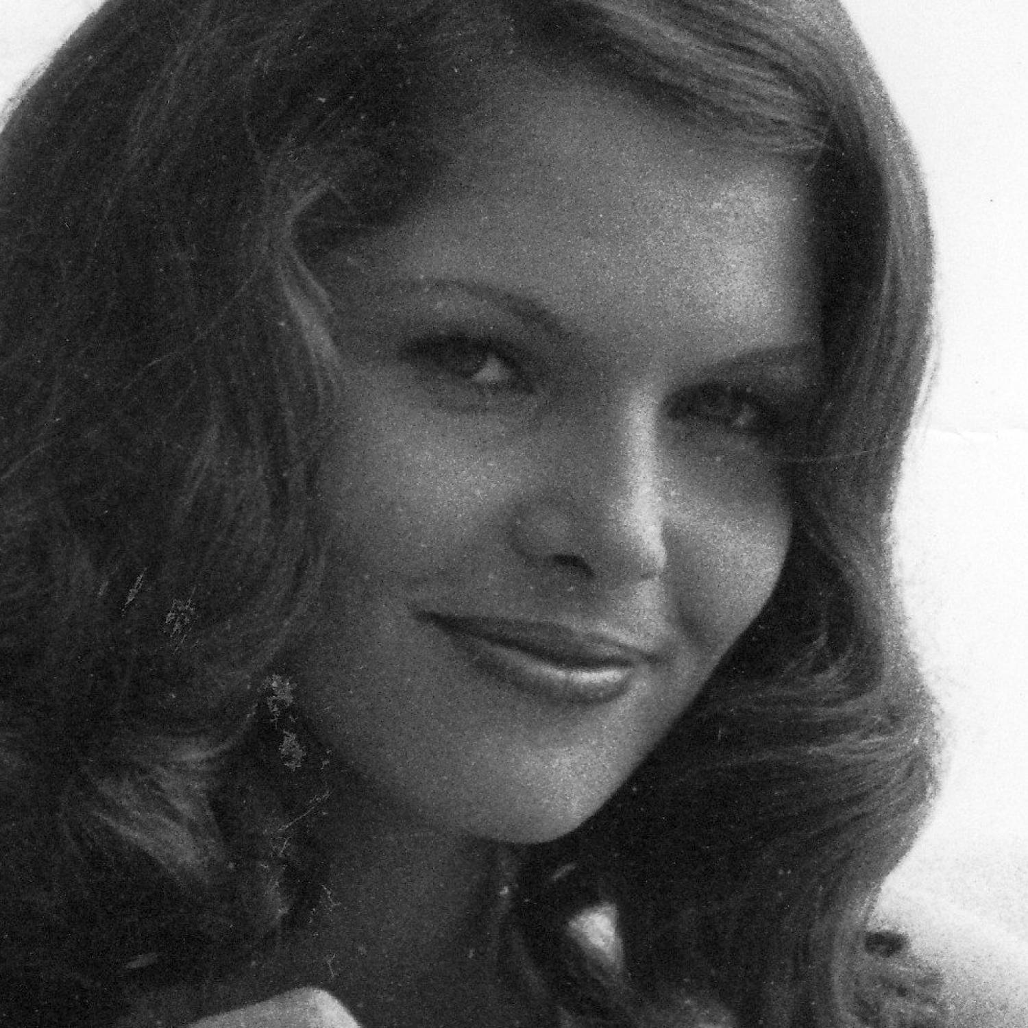 Lois Chiles photo