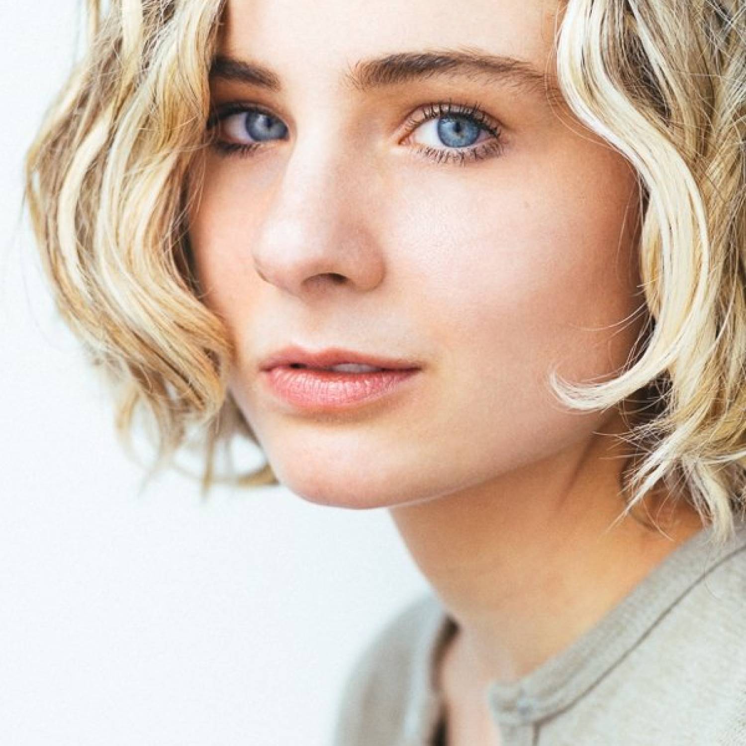 Lizzy DeClement photo
