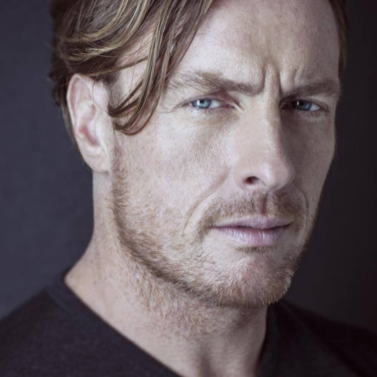 Toby Stephens photo