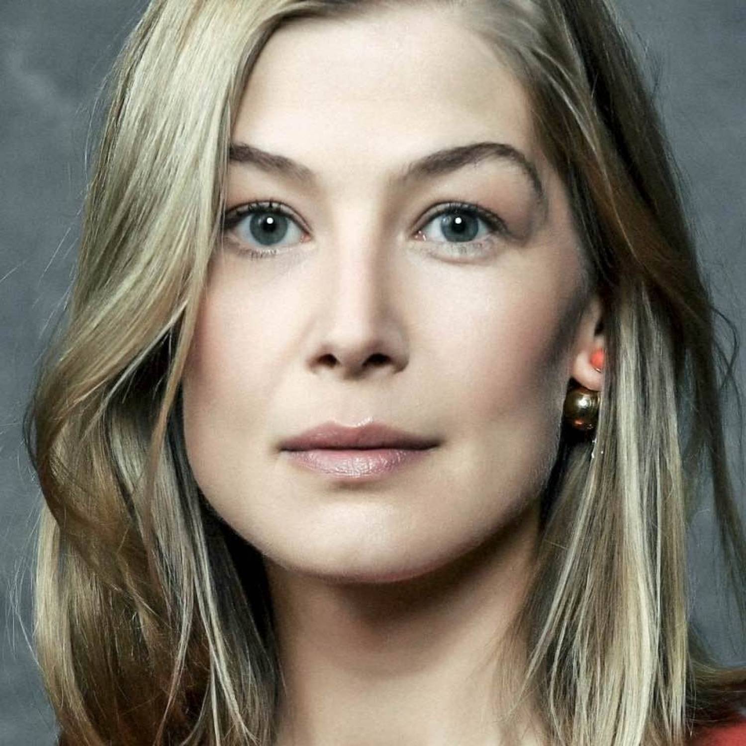Rosamund Pike photo