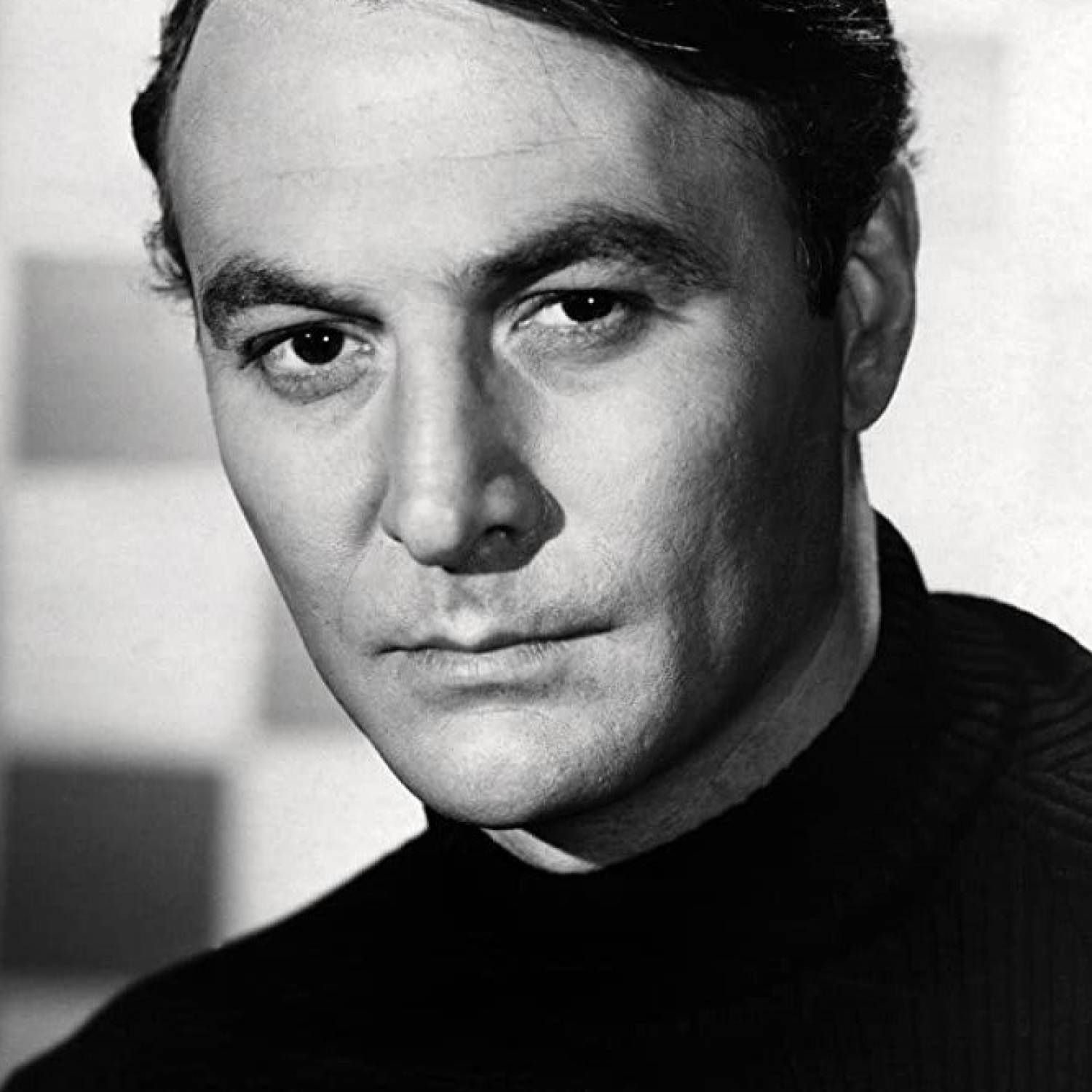 Robert Loggia photo