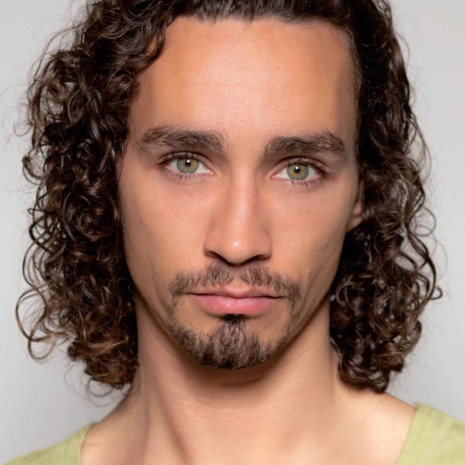Robert Sheehan photo