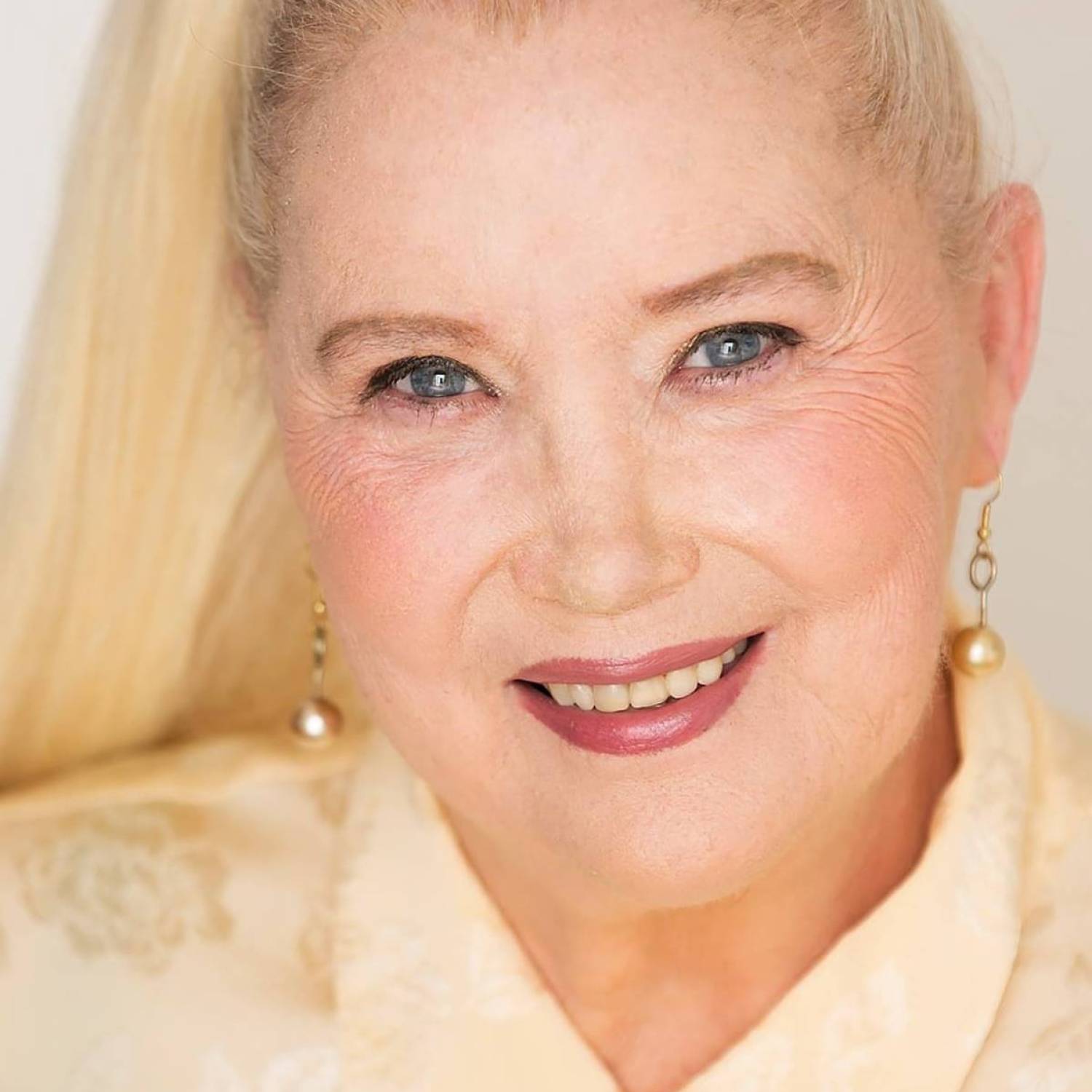 Sally Kirkland photo