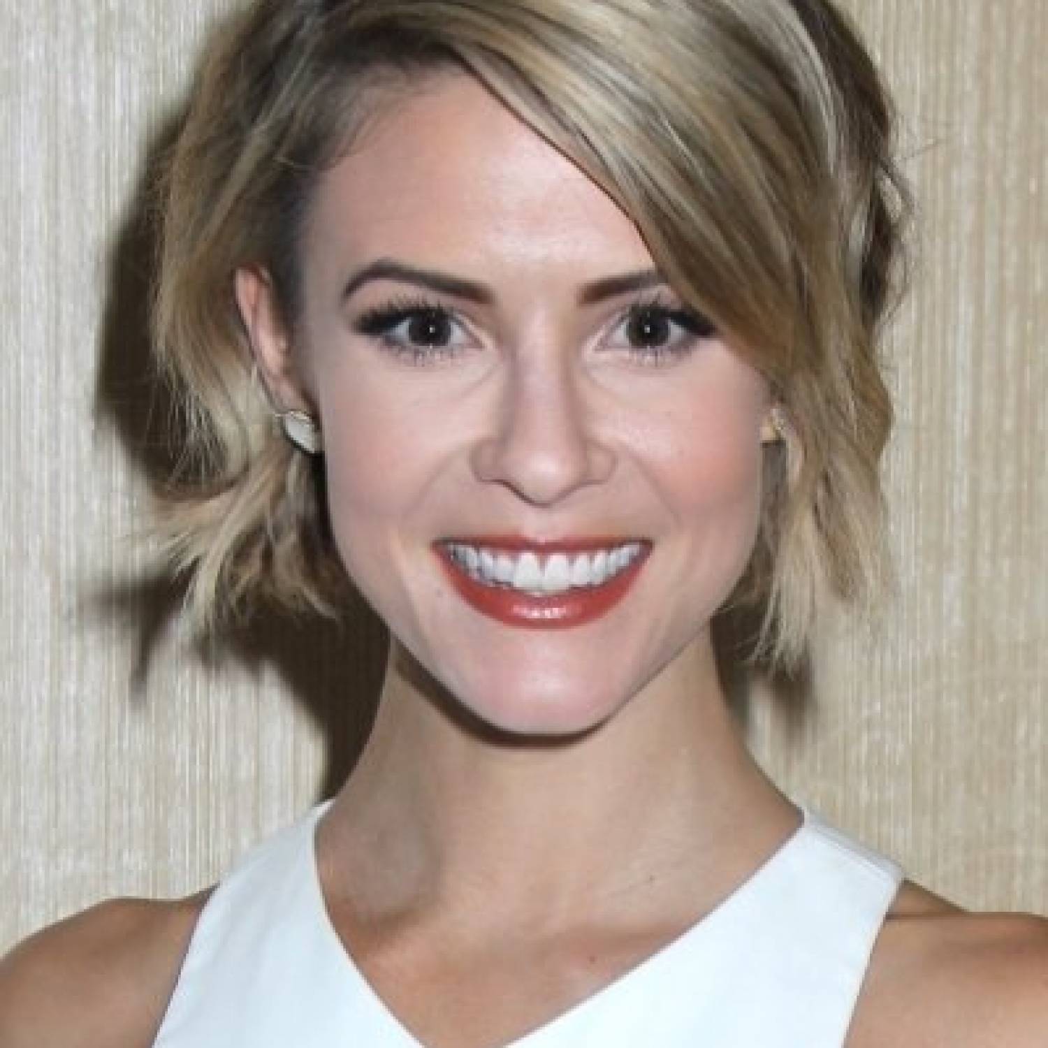 Linsey Godfrey photo