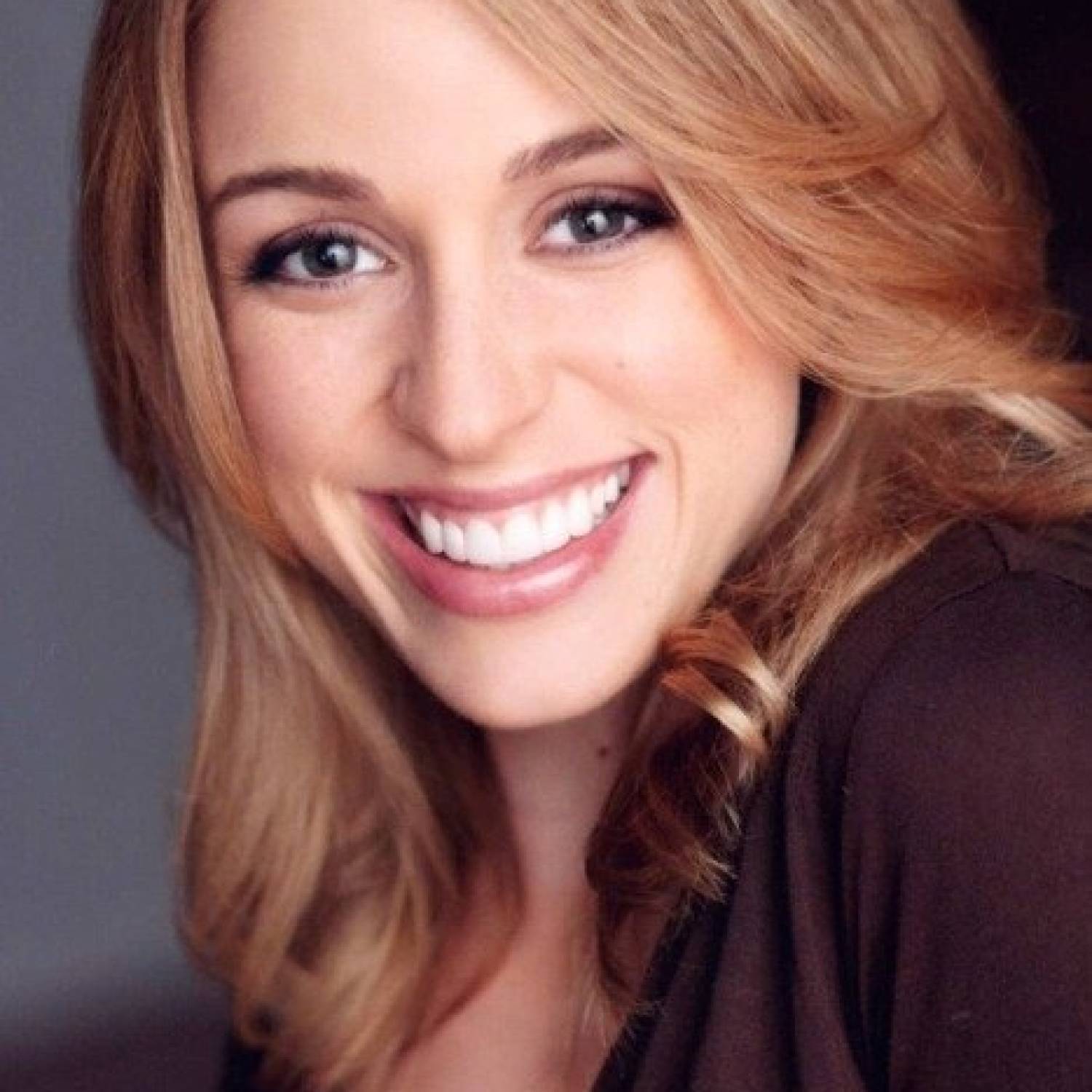 Laura Bertram photo