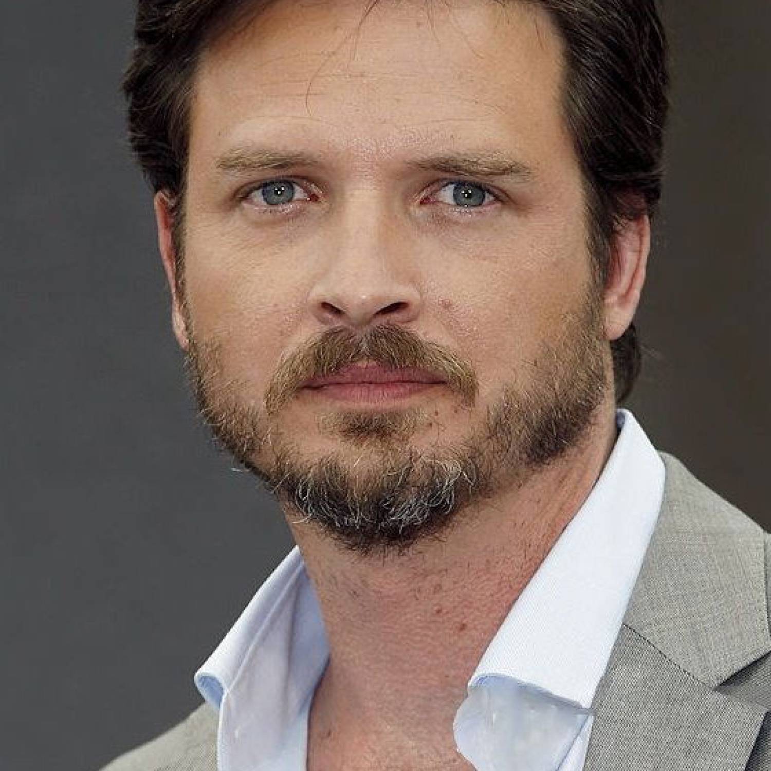 Aden Young photo