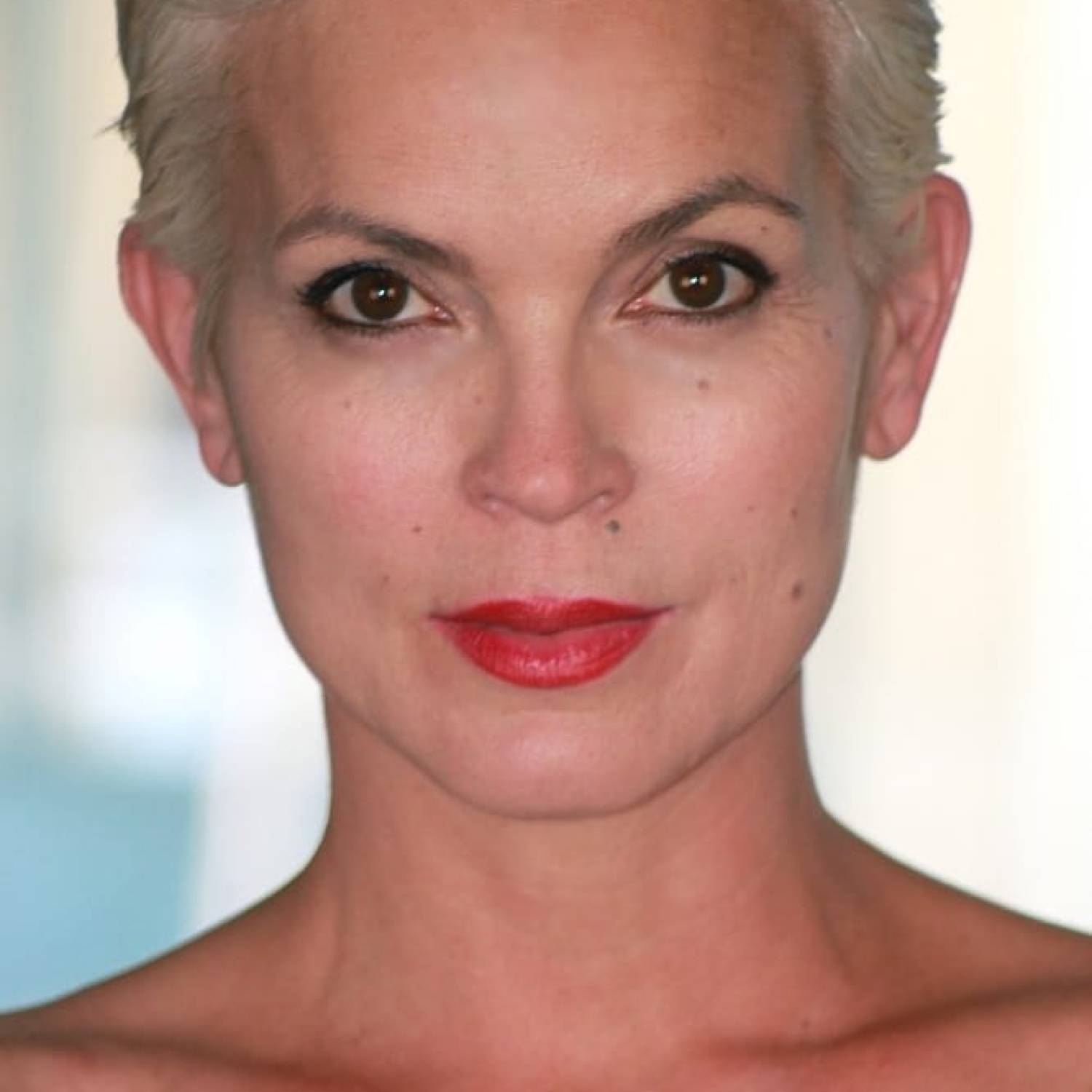 Elizabeth Gracen photo