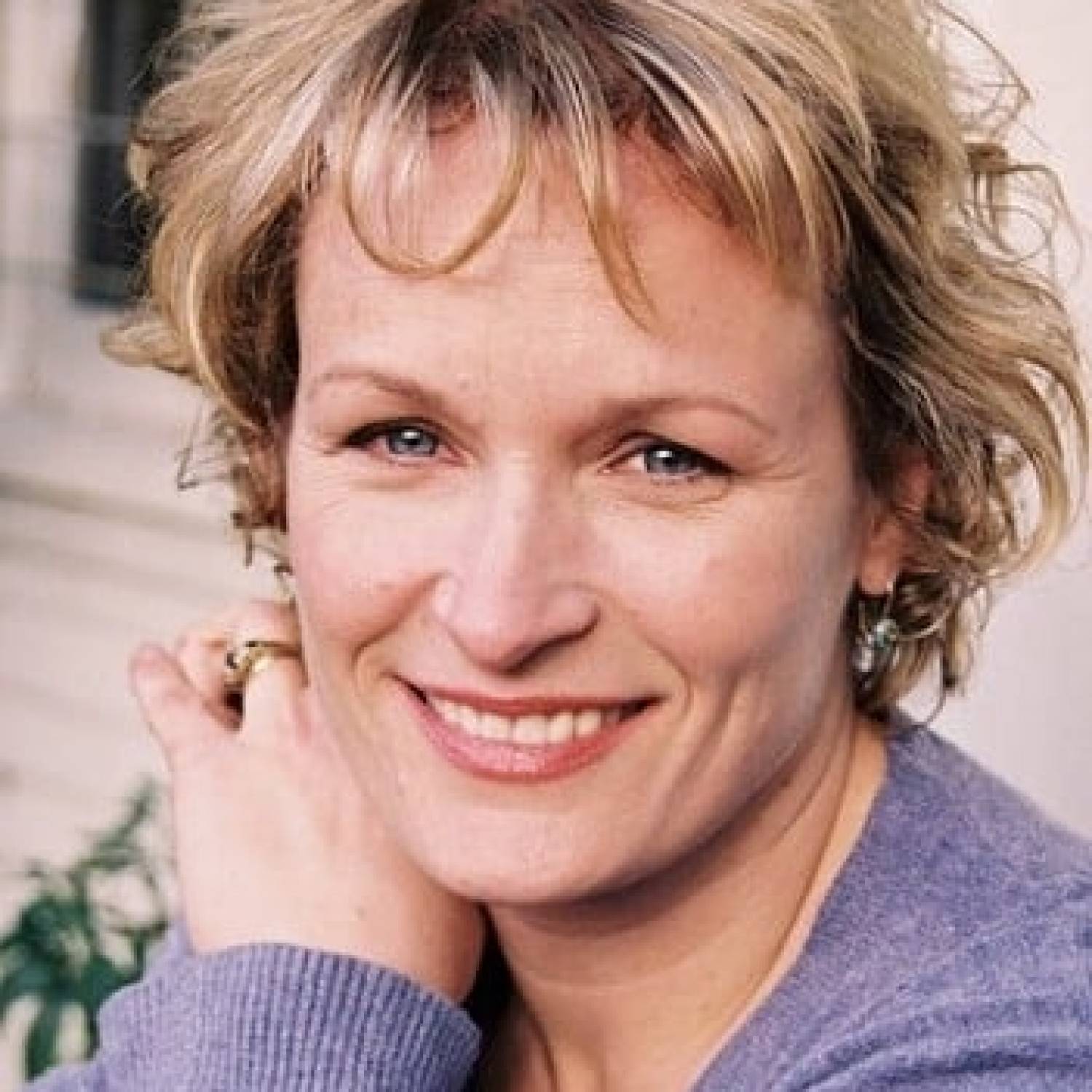 Elizabeth Dennehy photo