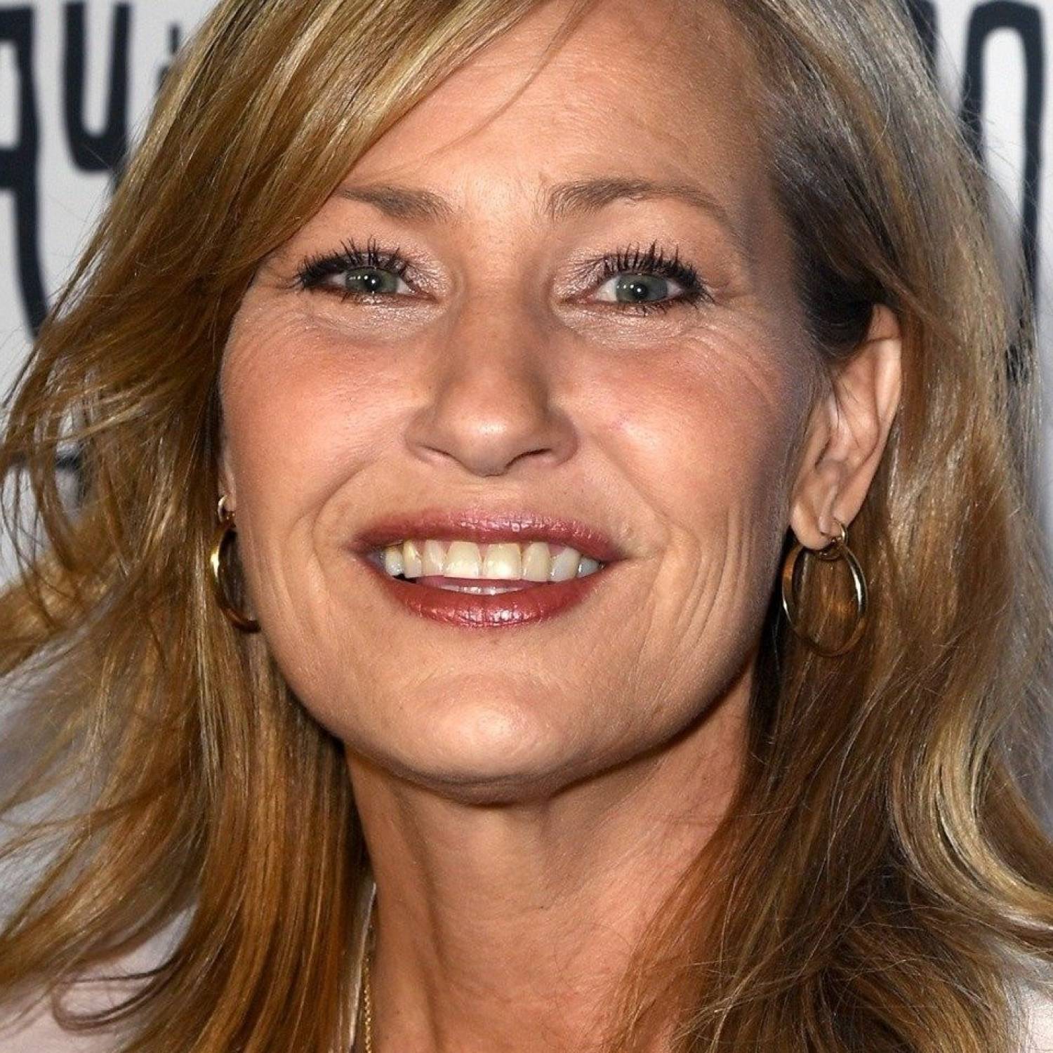 Joey Lauren Adams photo