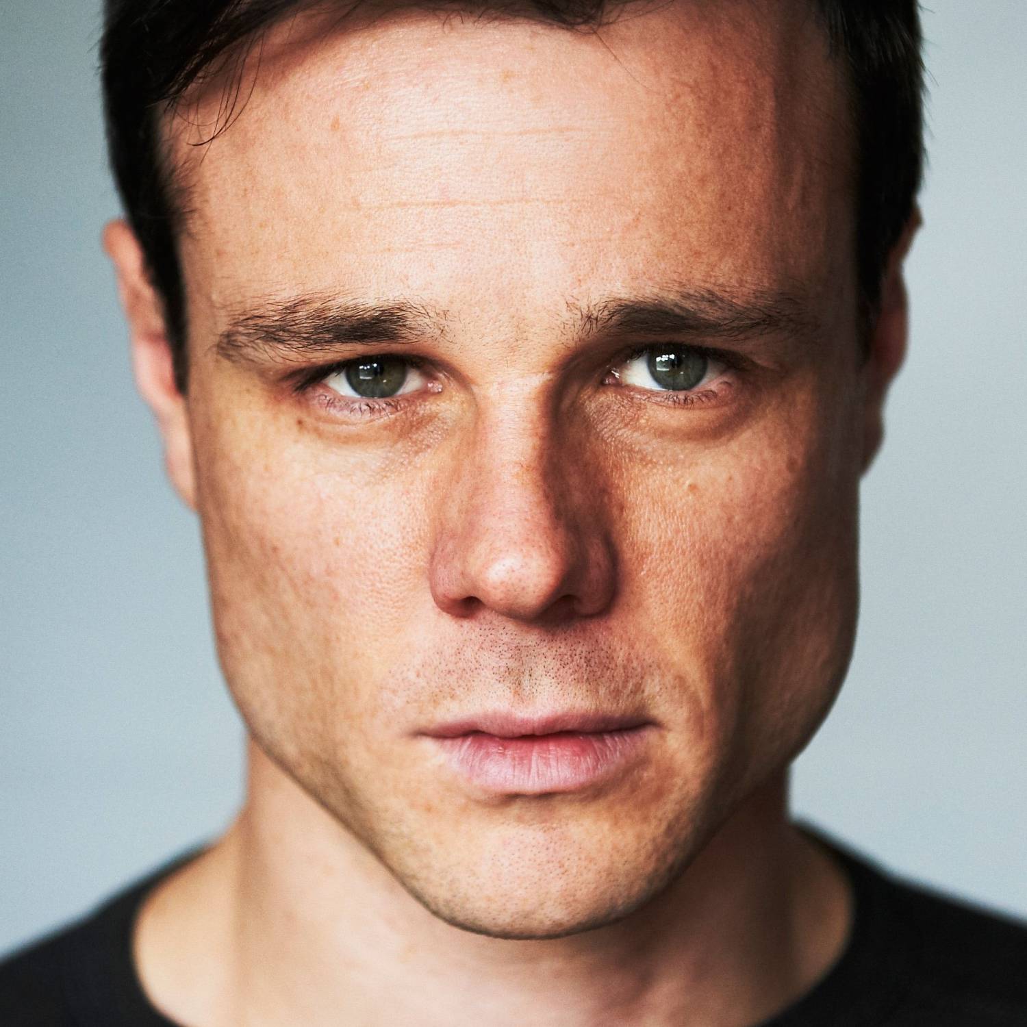 Rupert Evans photo