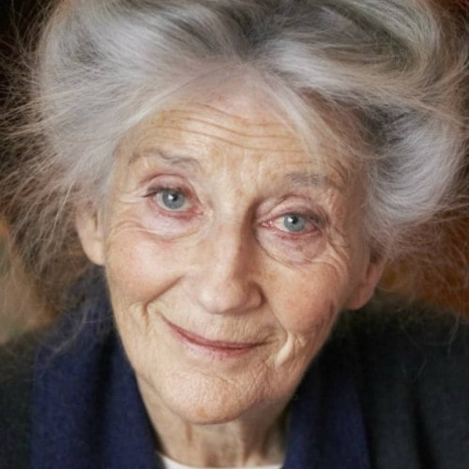 Phyllida Law photo