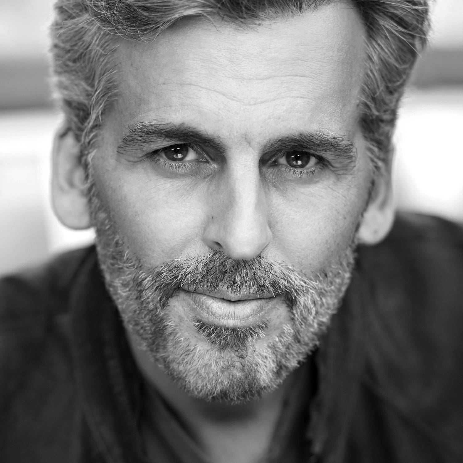 Oded Fehr photo