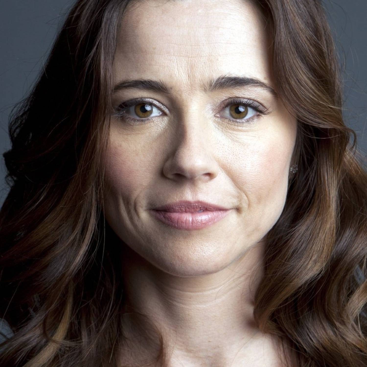 Linda Cardellini photo