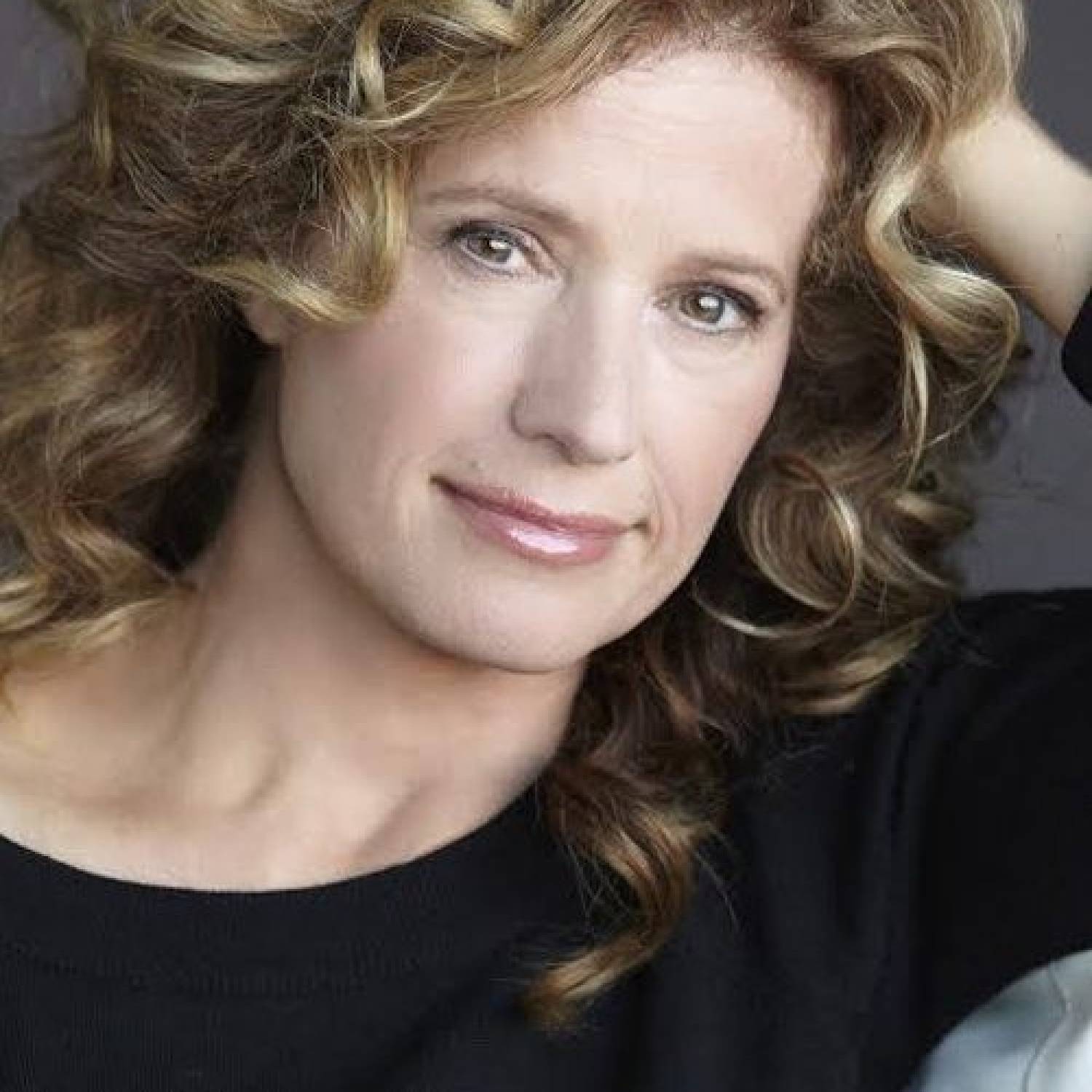 Nancy Travis photo