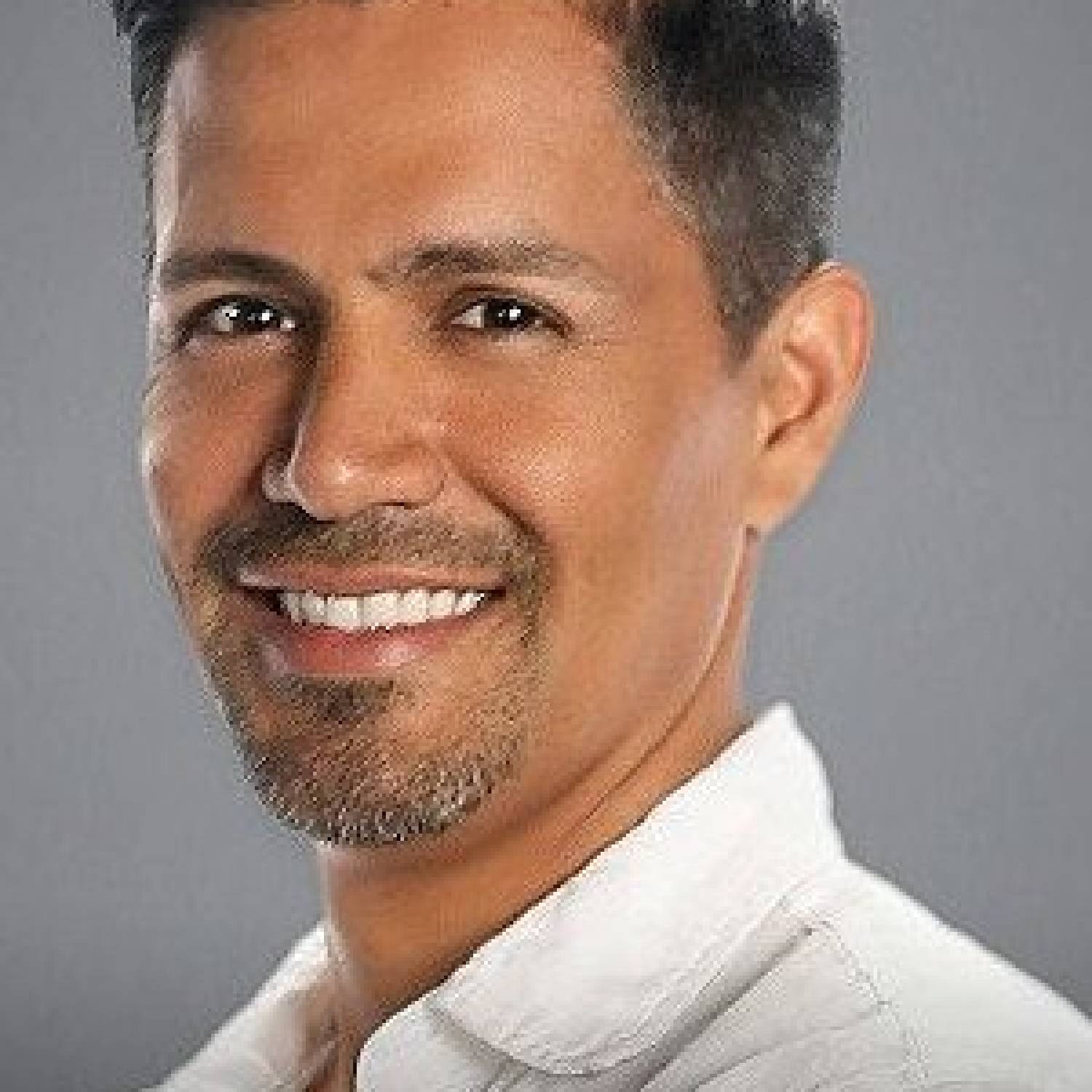 Jay Hernandez photo