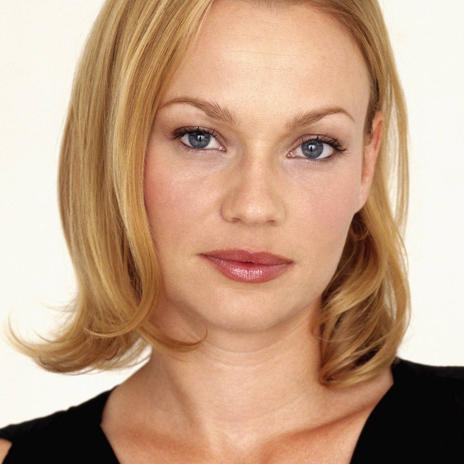 Samantha Mathis photo