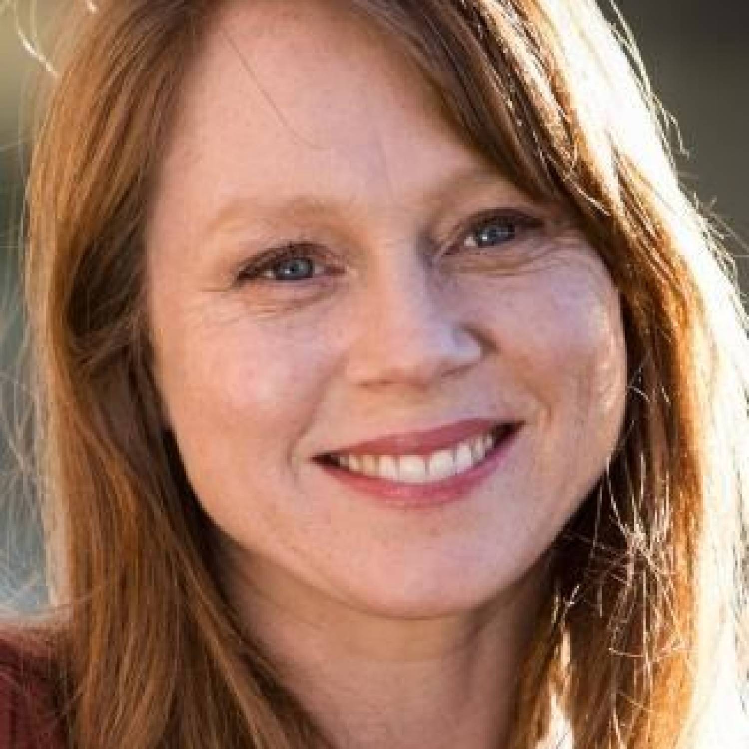 Hayley McElhinney photo