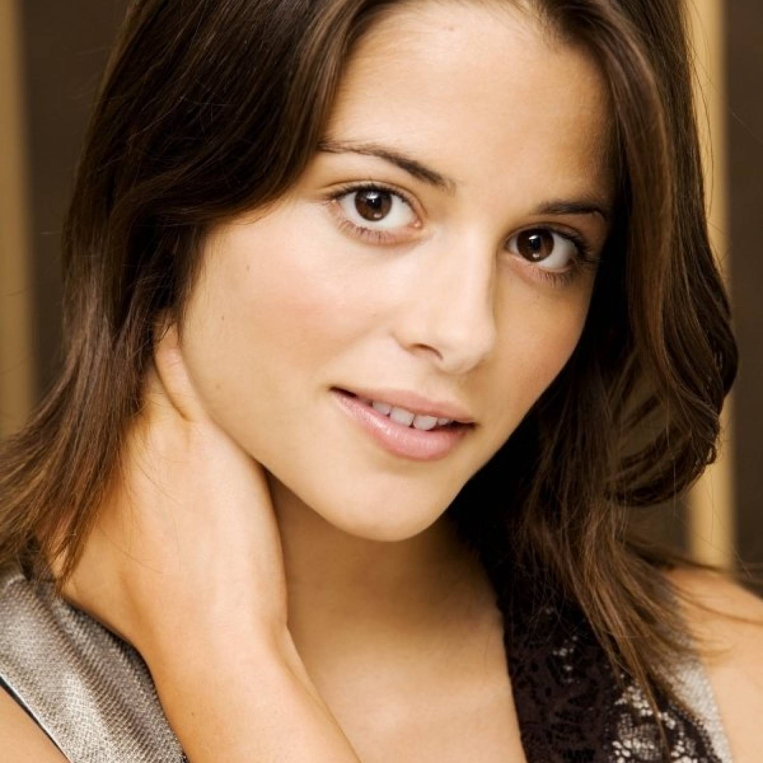 Stephanie Leonidas photo