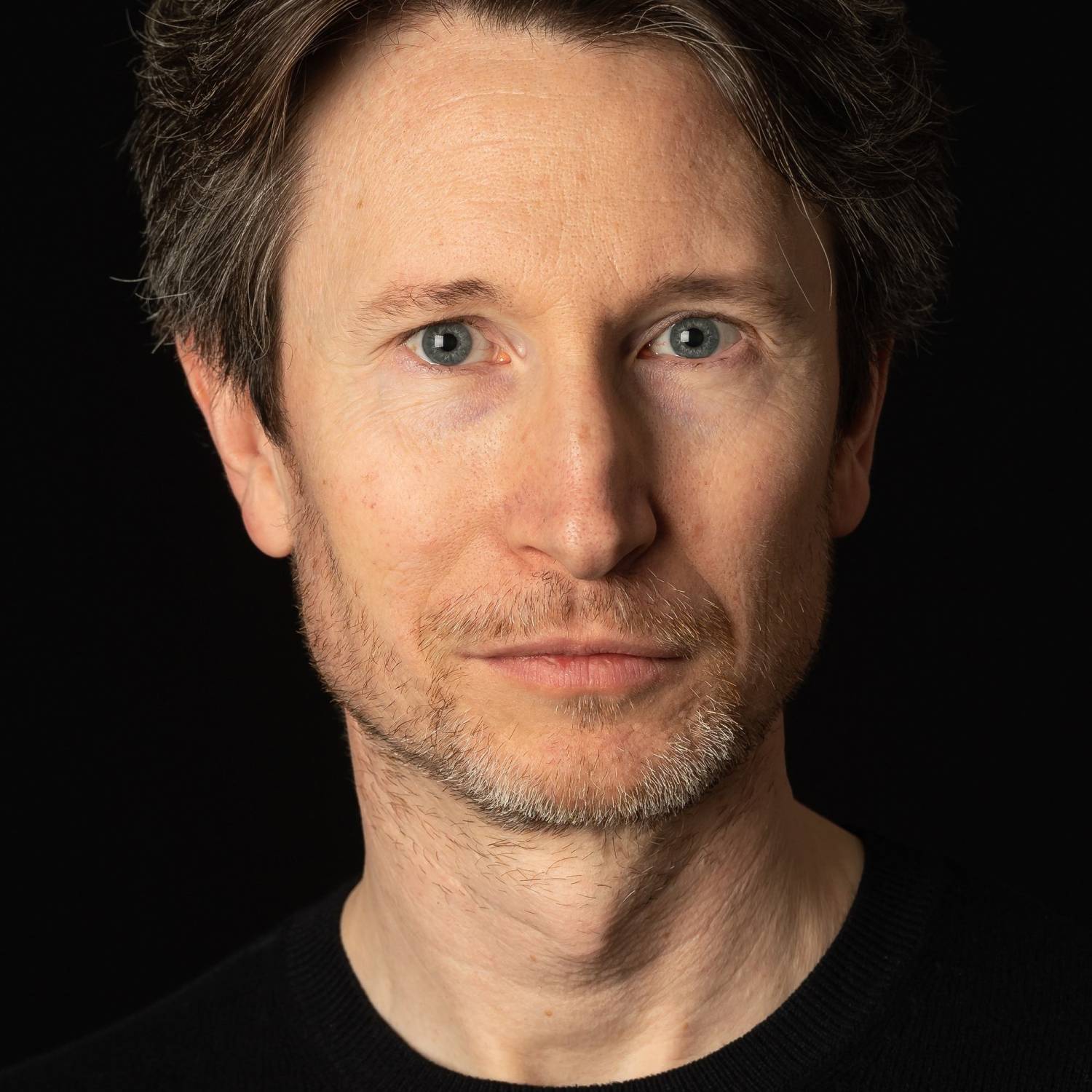 Jonathan Aris photo