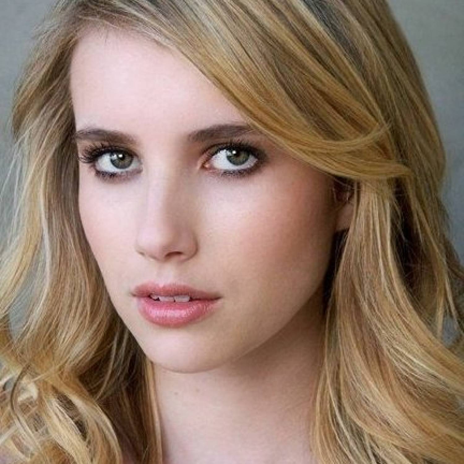 Emma Roberts photo