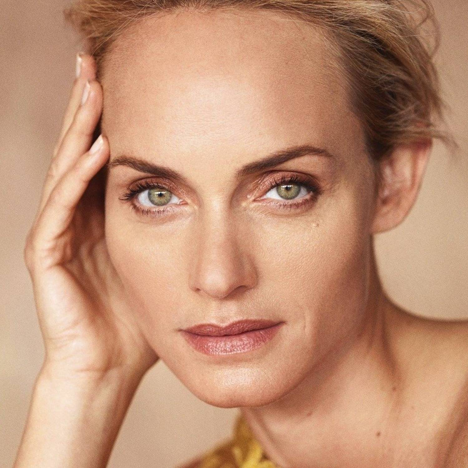 Amber Valletta photo