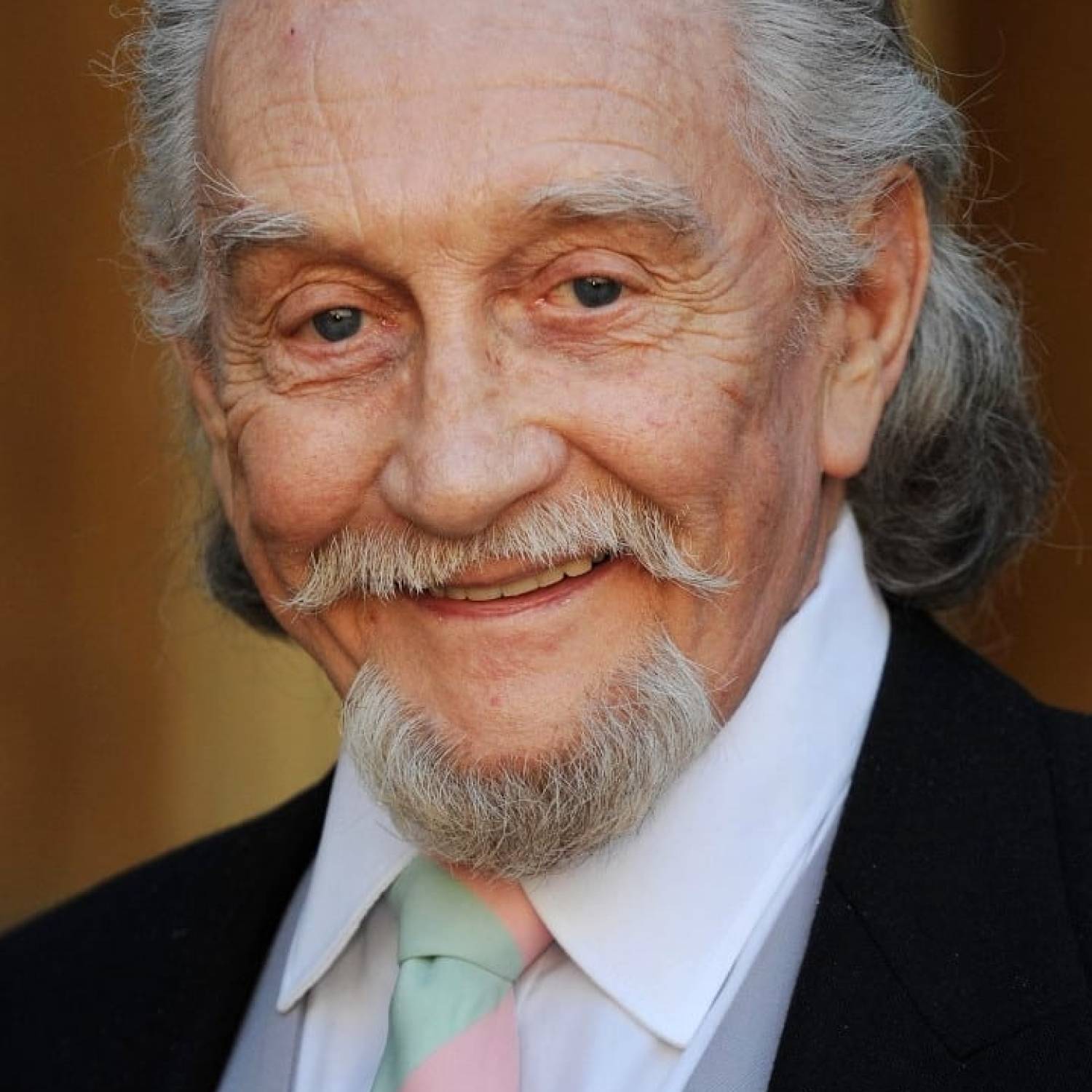 Roy Dotrice photo