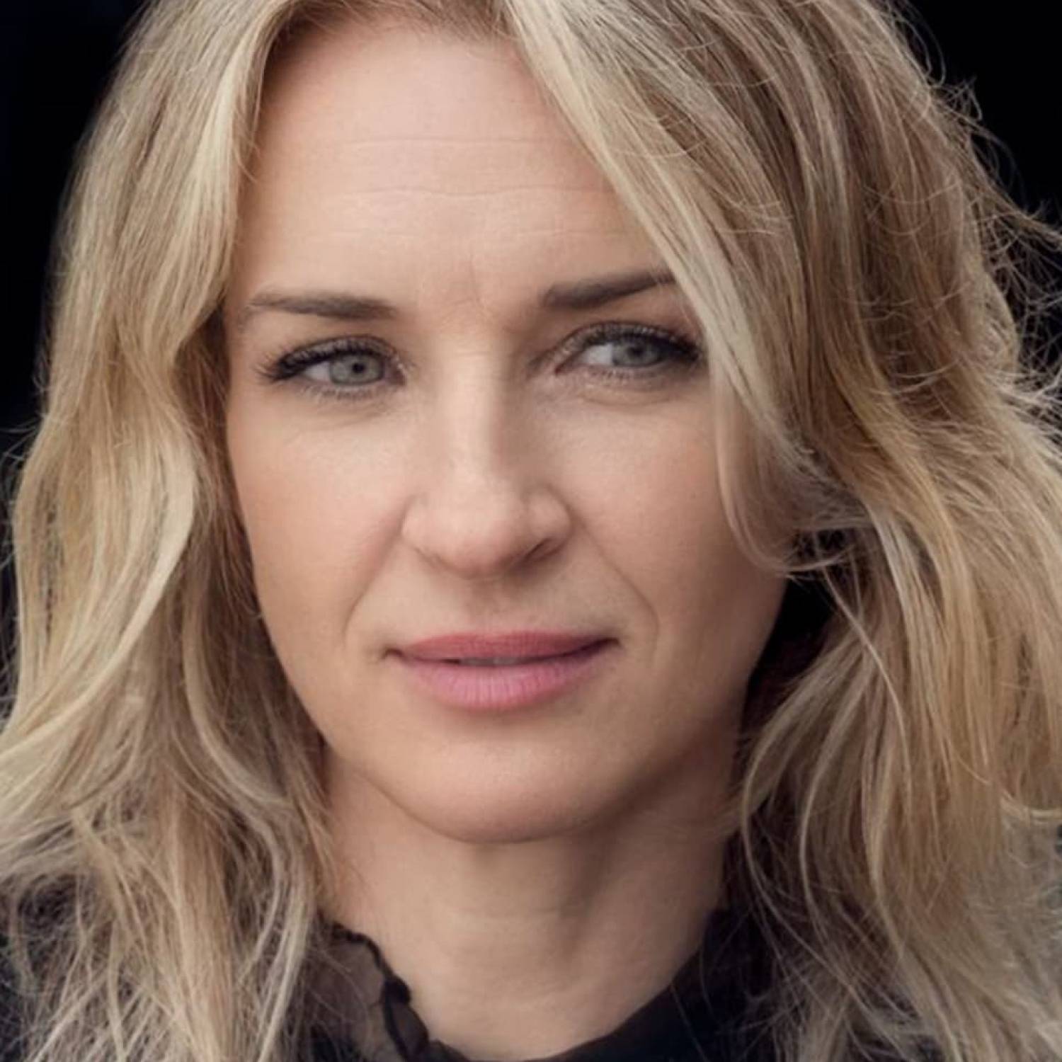 Ever Carradine photo