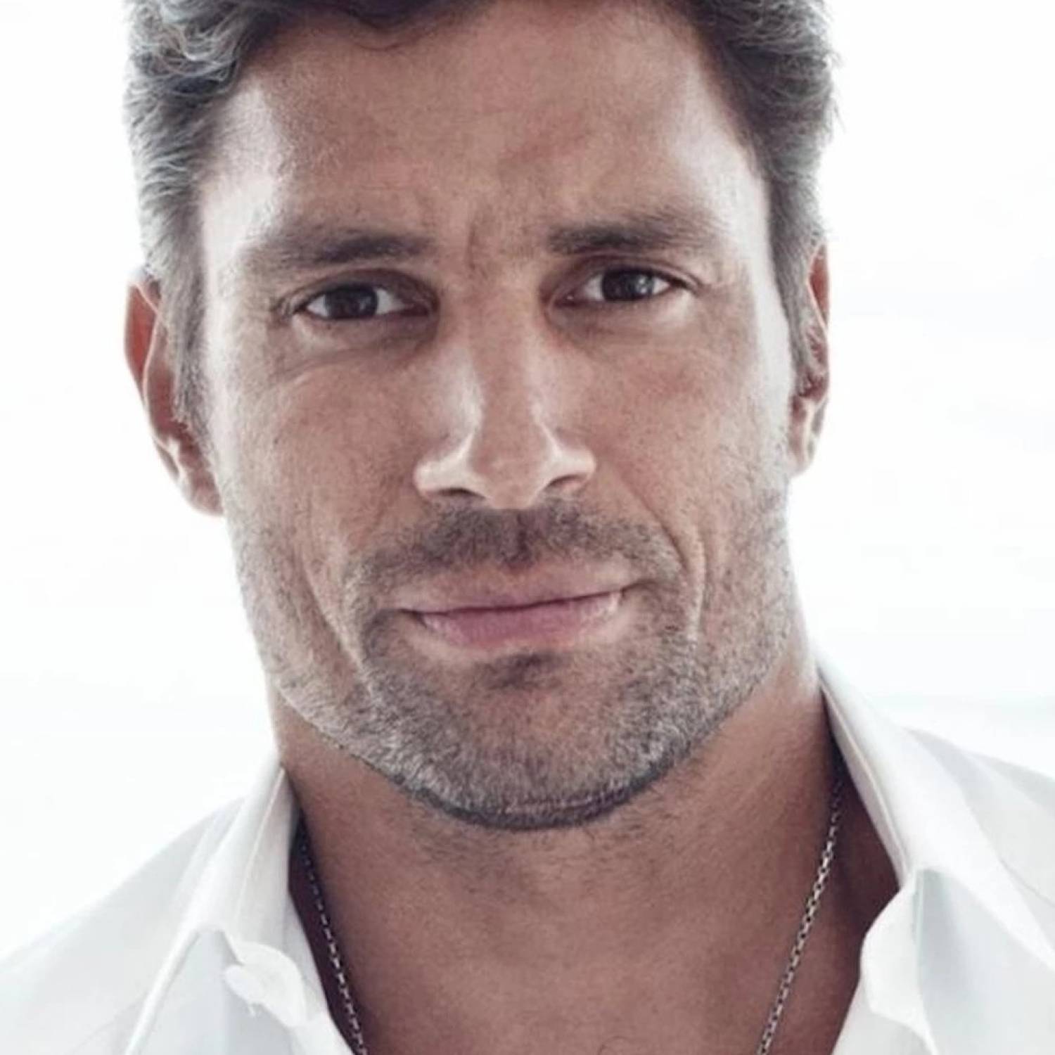 Manu Bennett photo