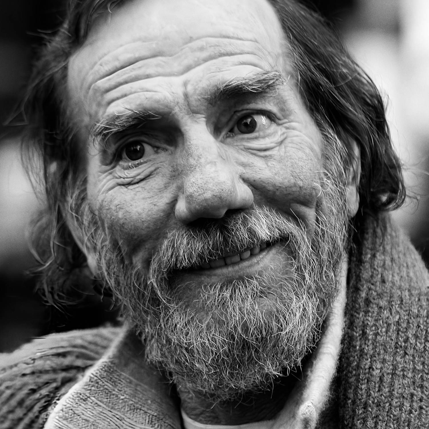 Pete Postlethwaite photo
