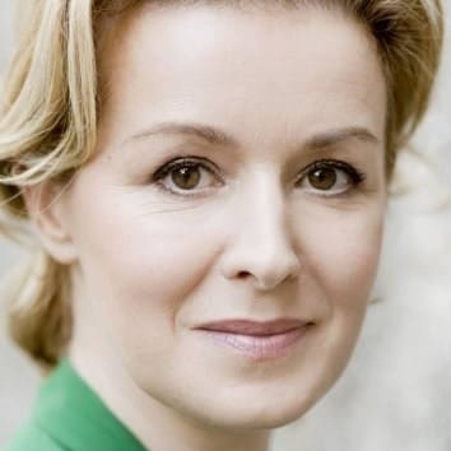 Petra Morzé photo