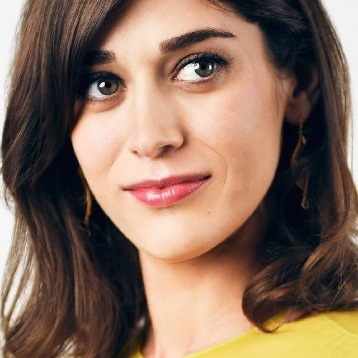 Lizzy Caplan photo