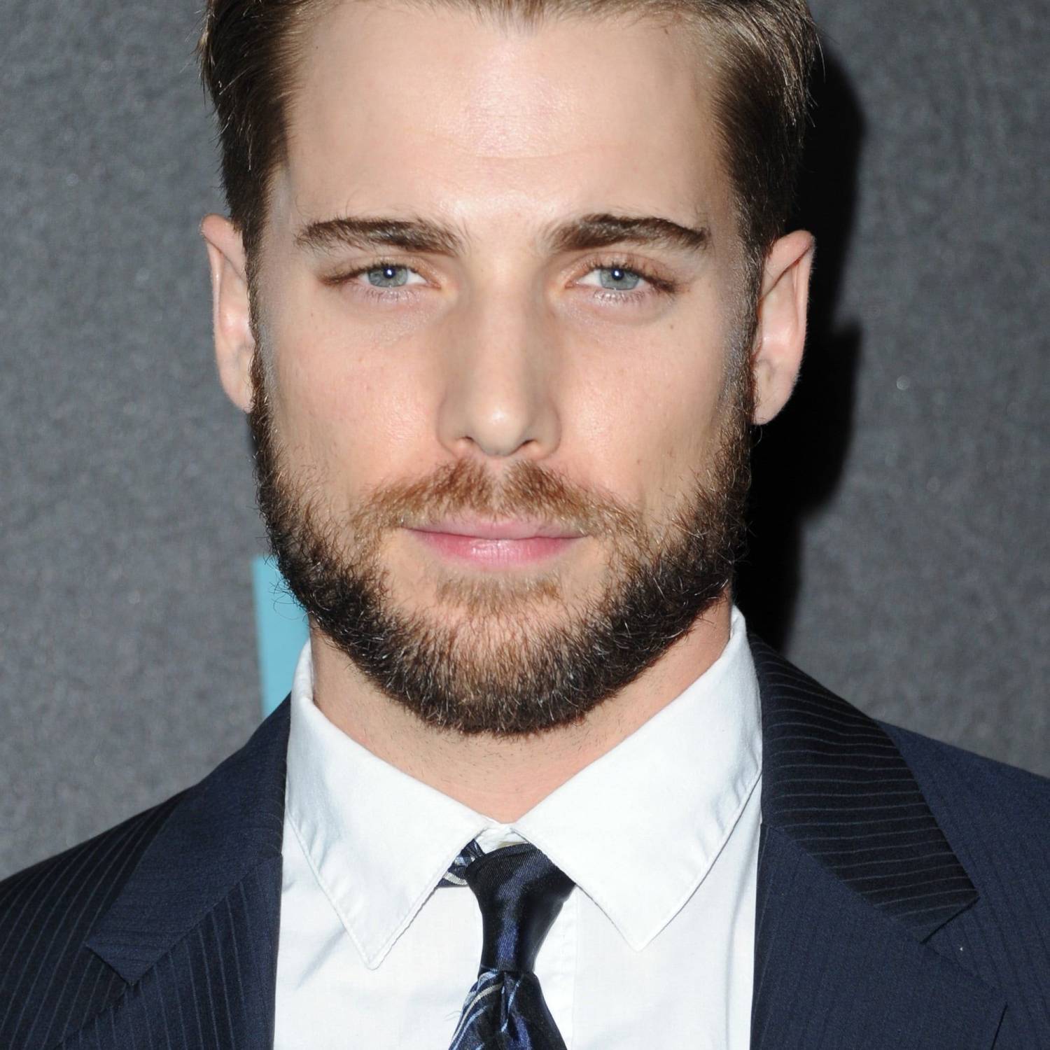 Dustin Milligan photo
