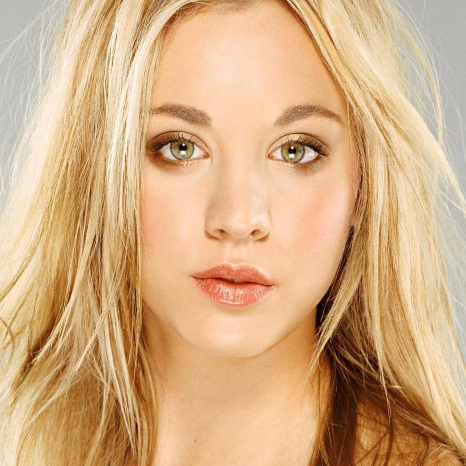 Kaley Cuoco photo