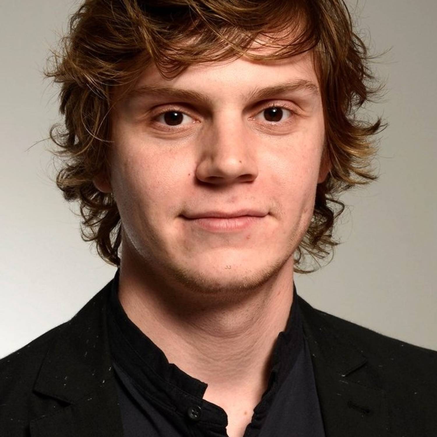 Evan Peters photo