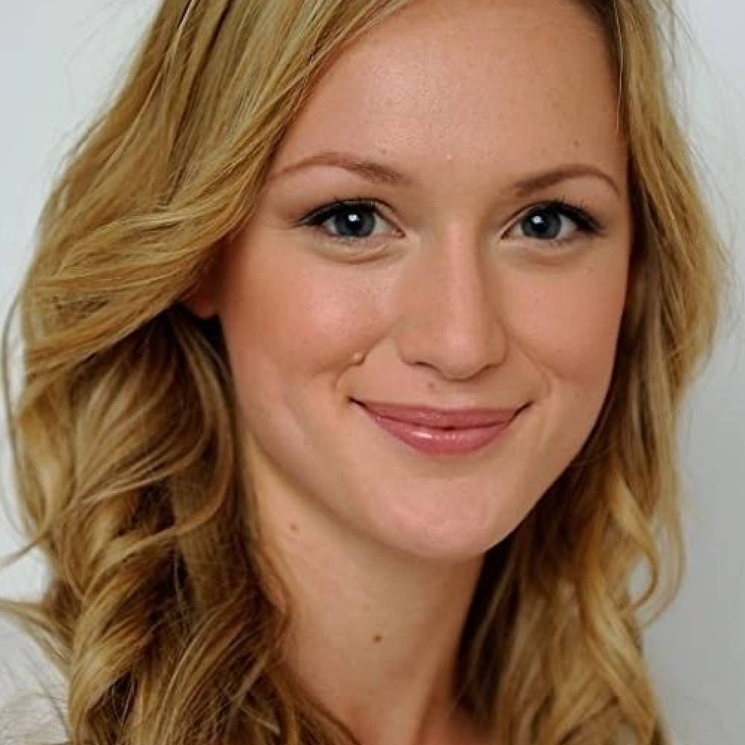 Kerry Bishé photo