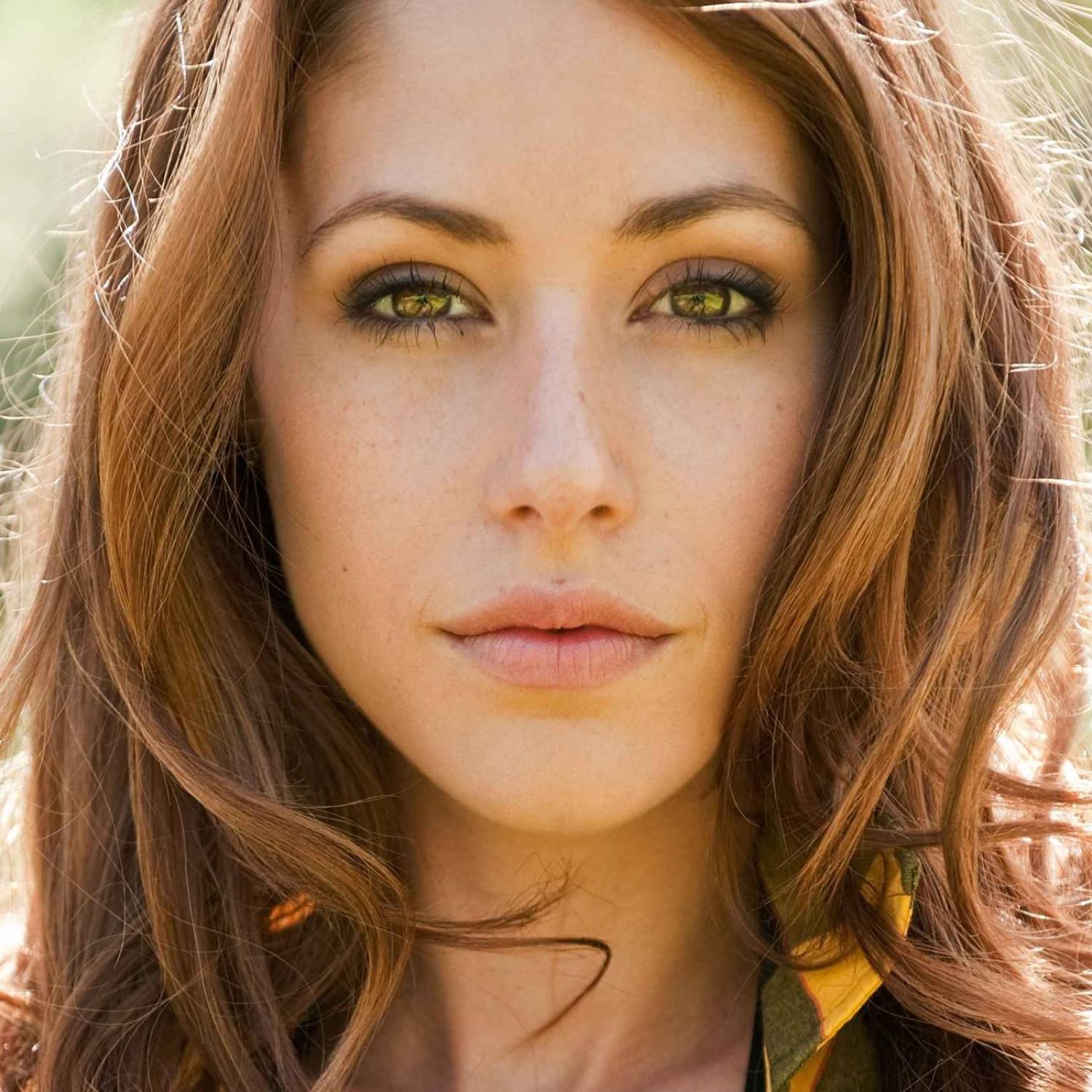Amanda Crew photo