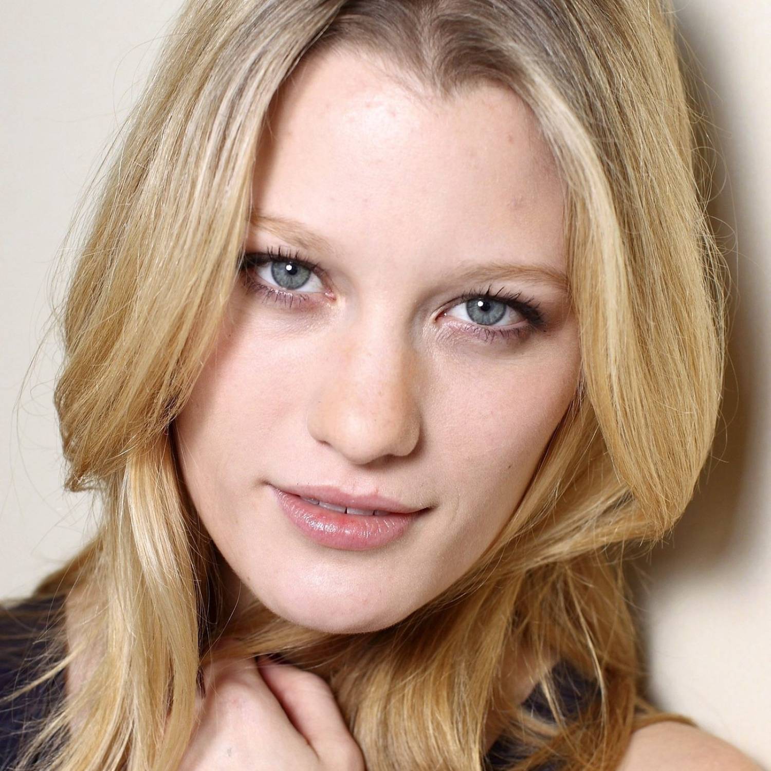 Ashley Hinshaw photo