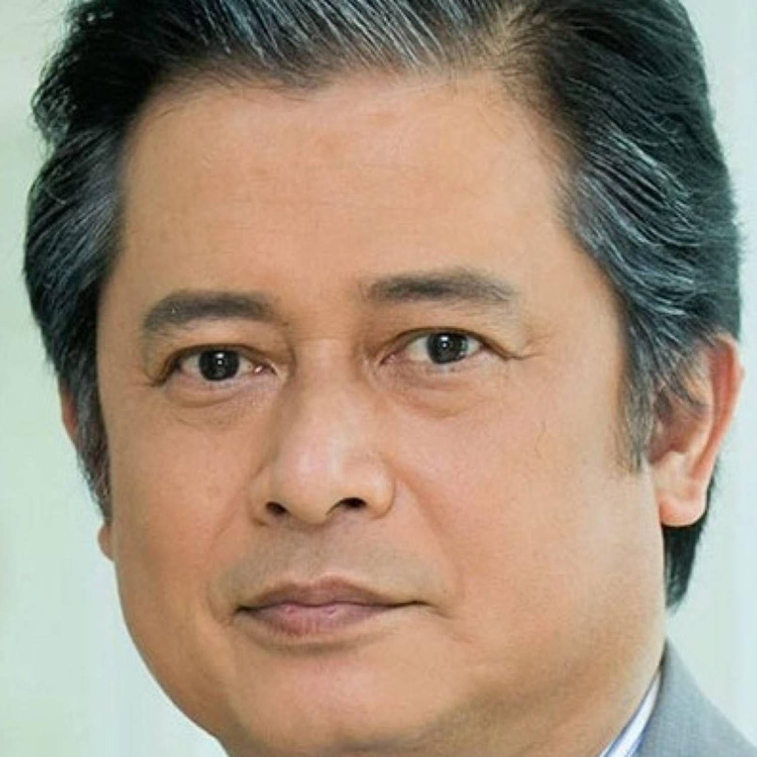 Santisuk Promsiri photo