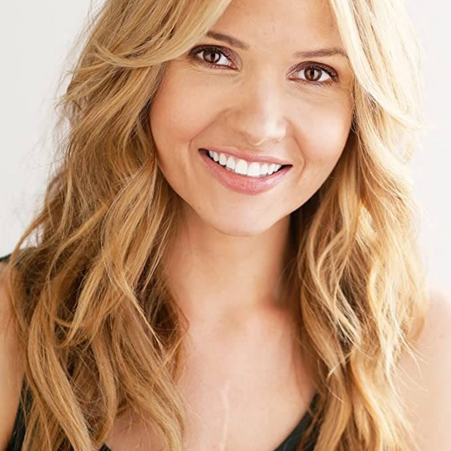 Valerie Azlynn photo