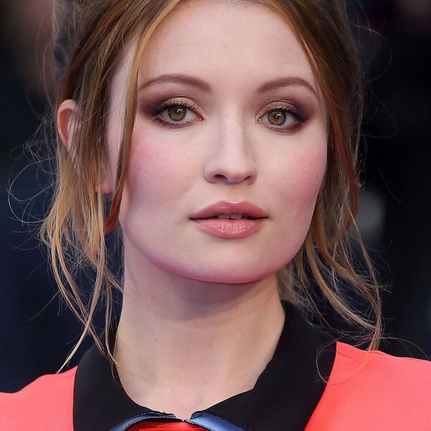 Emily Browning photo