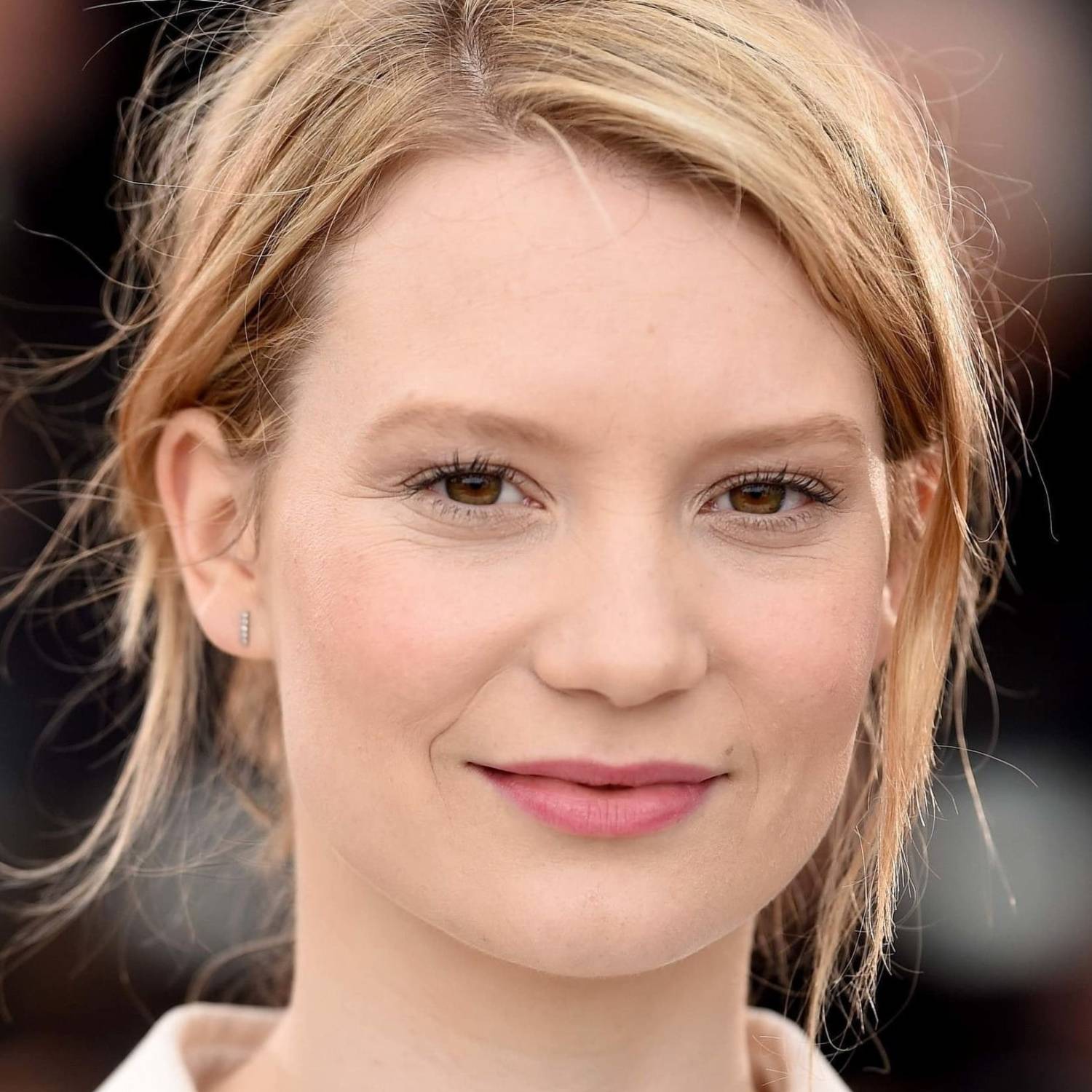 Mia Wasikowska photo
