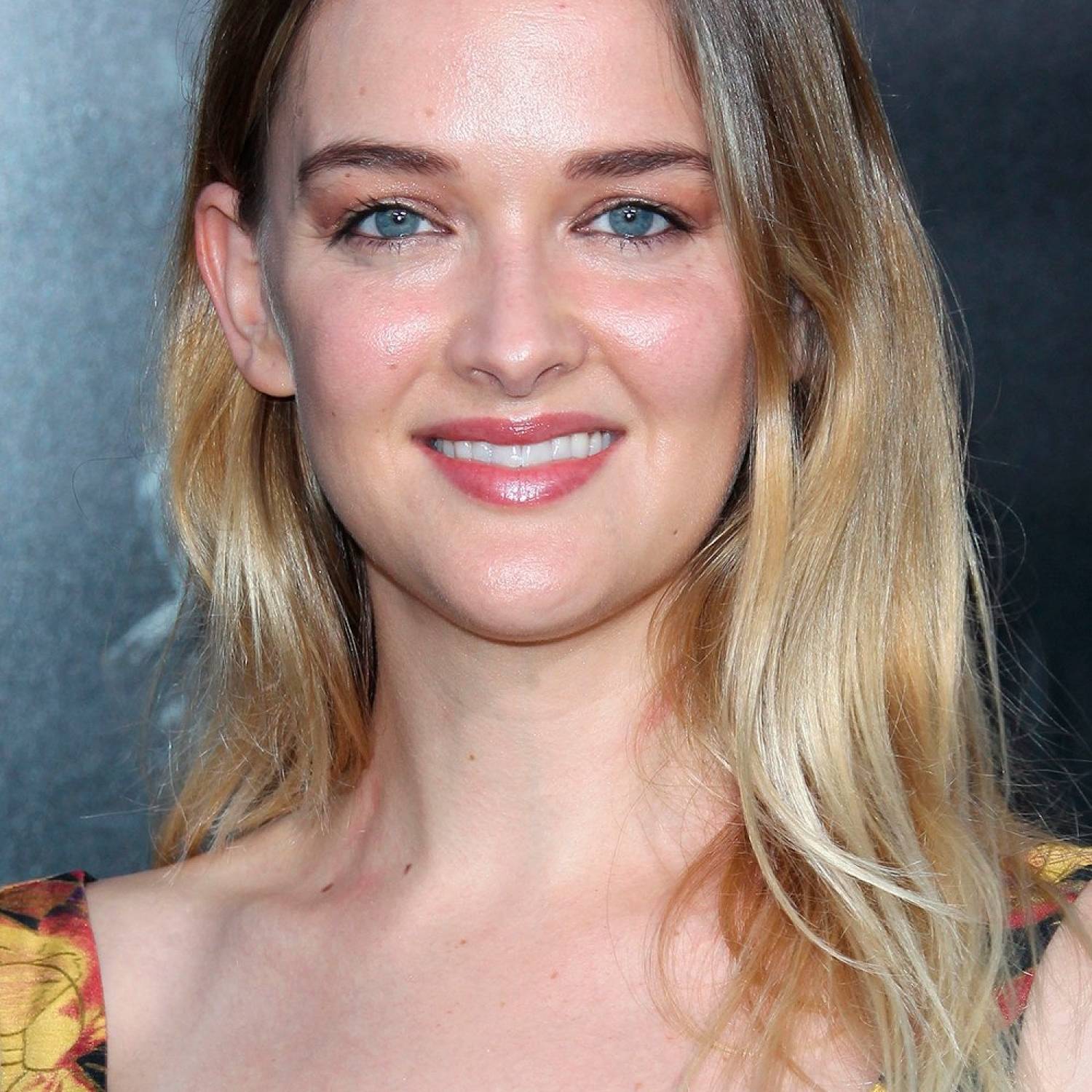 Jess Weixler photo