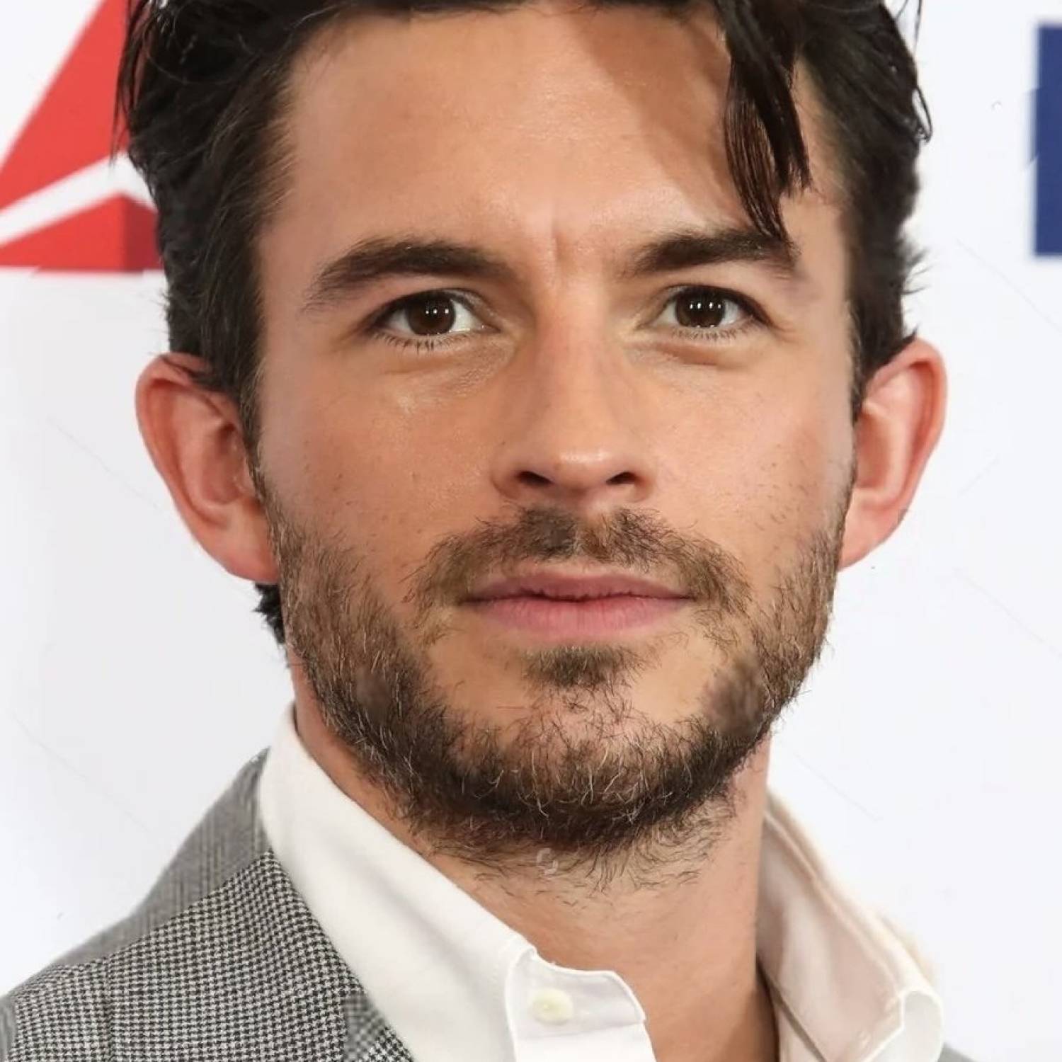 Jonathan Bailey photo