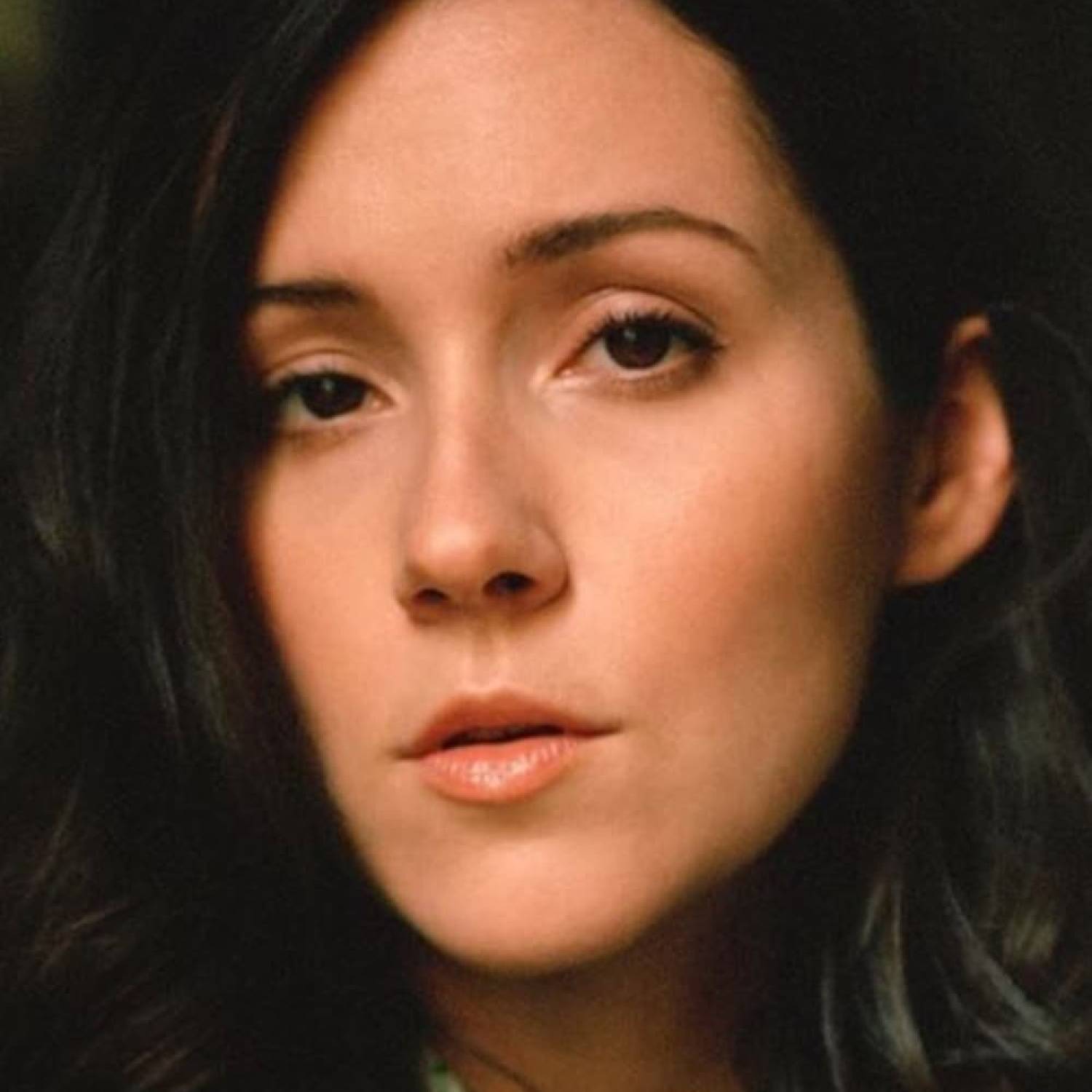 Shannon Woodward photo