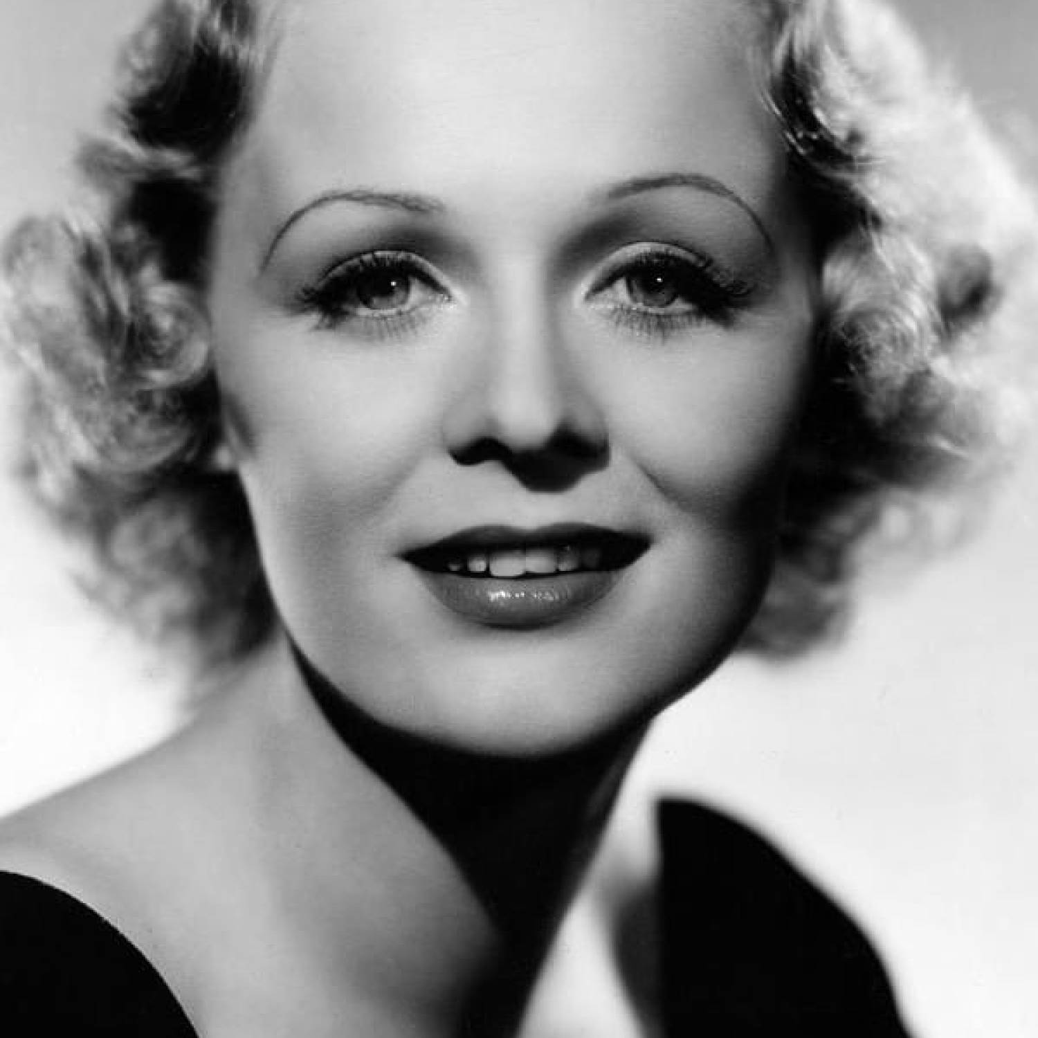 Gloria Stuart photo