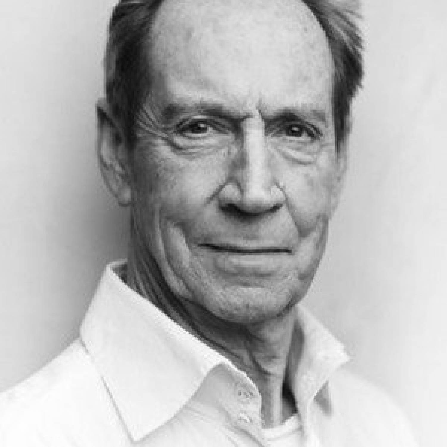 Jonathan Hyde photo