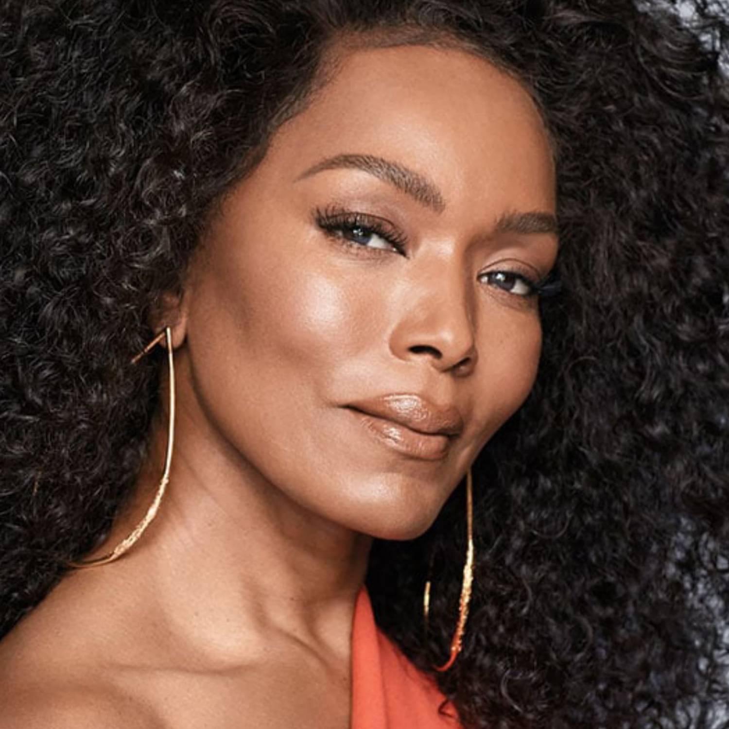 Angela Bassett photo