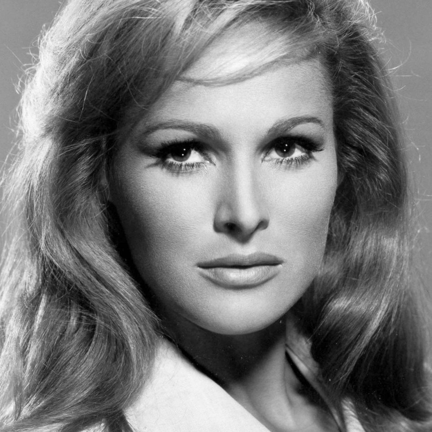 Ursula Andress photo